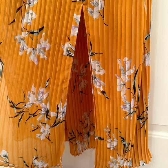 Banana Republic sleeveless maxi dress, Medium, yellow floral print, lined - Picture 6 of 8